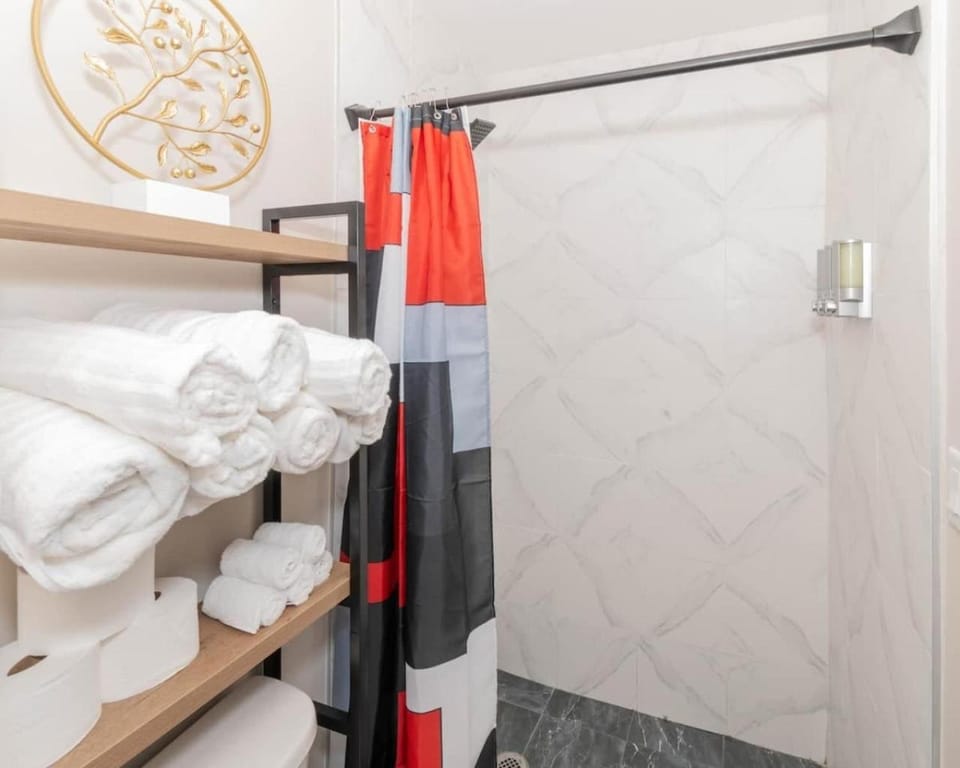 Central Albany Apartment with WiFi Walk to Capitol and Empire Plaza House in Albany