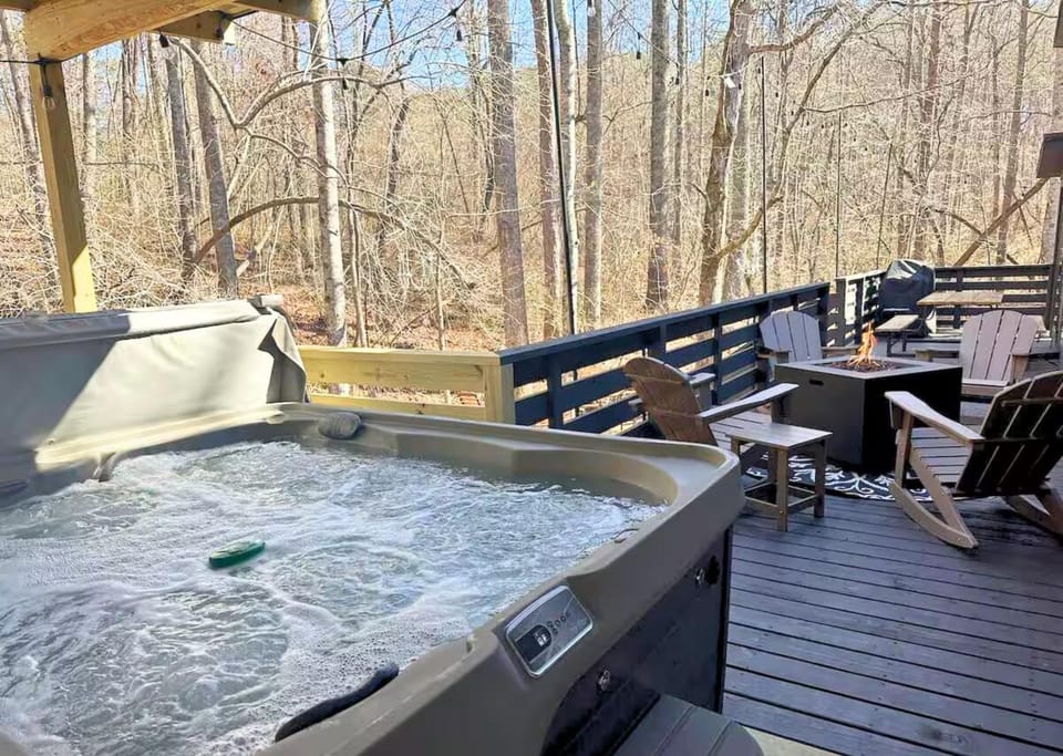 Hot Tub, Seating area, fireplace