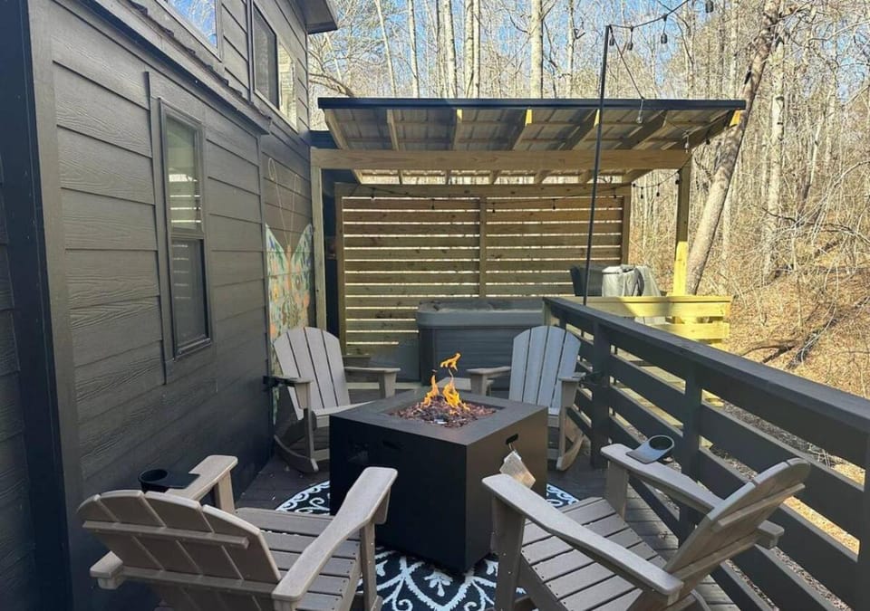 Seating area, fireplace