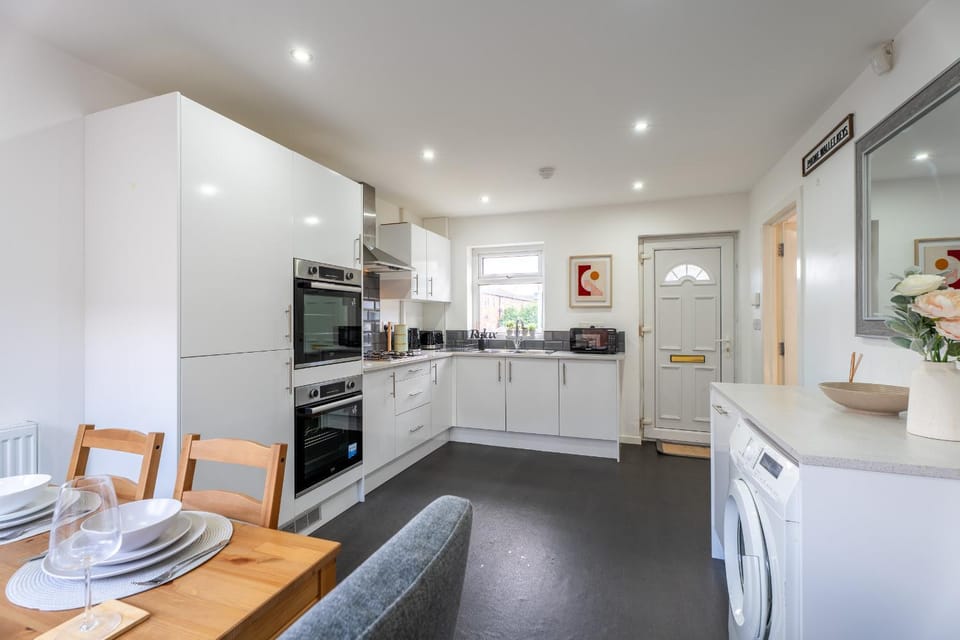 Kitchen or kitchenette, Dining area, dishwasher, oven, stove, toaster, washing machine, dryer