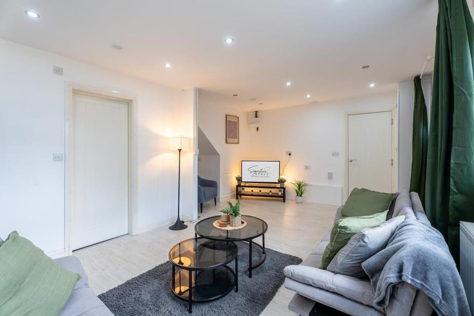 TV and multimedia, Living room, Photo of the whole room, Seating area