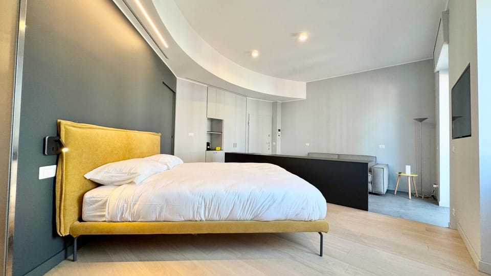 Photo of the whole room, Bedroom