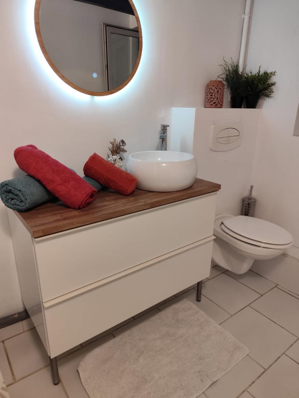 Toilet, Bathroom, towels