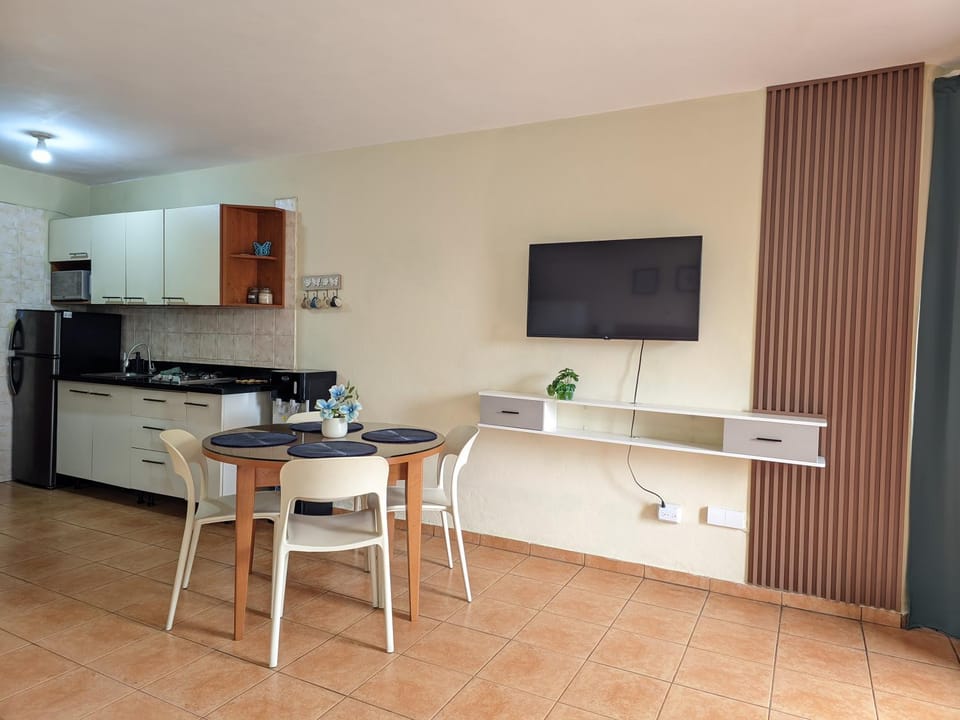 TV and multimedia, Kitchen or kitchenette, Dining area