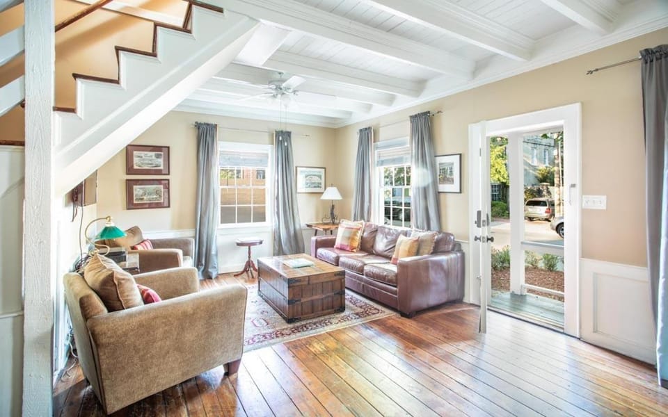 Molly's Cottage by Lucky Savannah House in Savannah