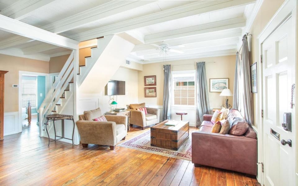 Molly's Cottage by Lucky Savannah House in Savannah