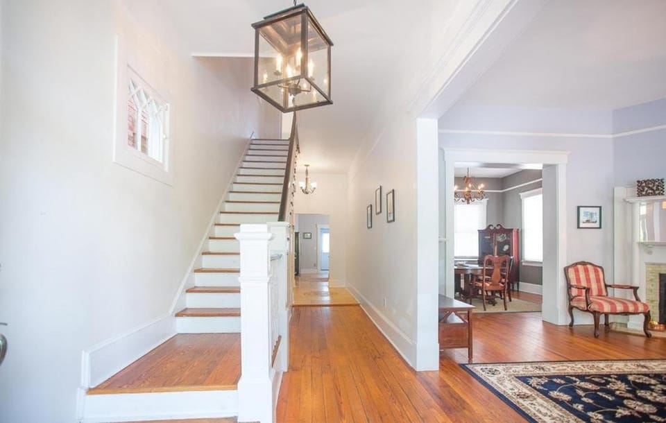 Oakview Manor by Lucky Savannah House in Savannah