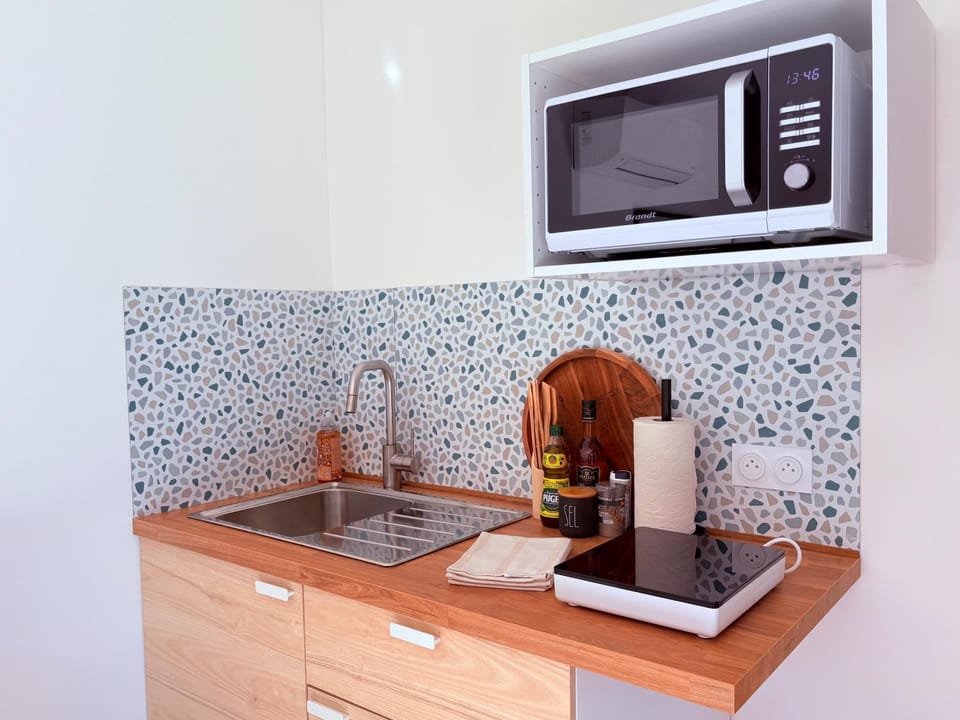 Kitchen or kitchenette, stove