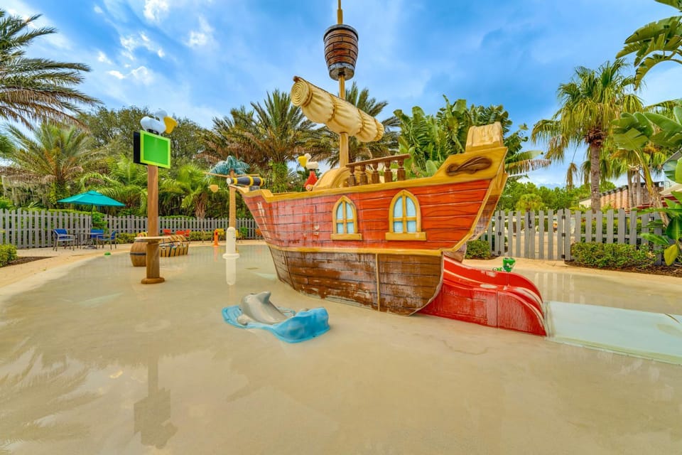 Disney Area Hub: Outdoor Pool & Resort-Style Perks House in Four Corners