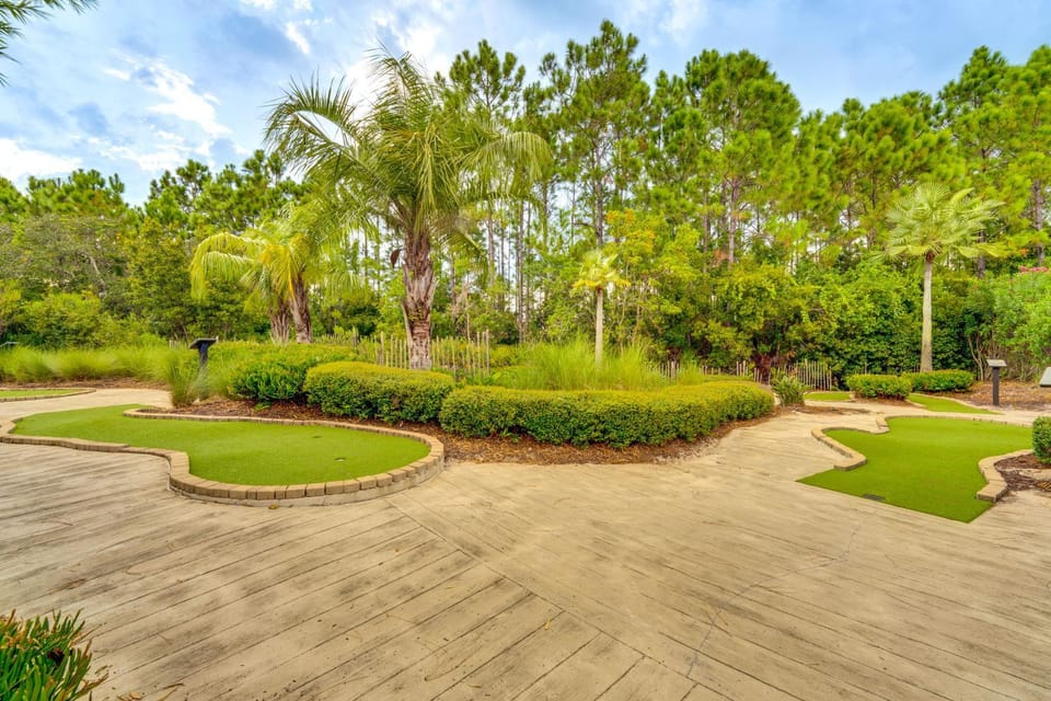 Disney Area Hub: Outdoor Pool & Resort-Style Perks House in Four Corners