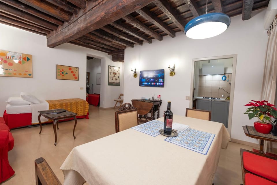 TV and multimedia, Kitchen or kitchenette, Living room, Seating area, Dining area, Diving