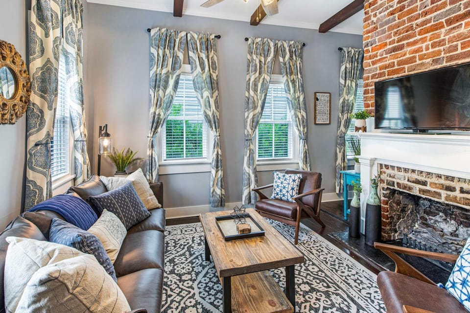Southern Charm by Lucky Savannah House in Savannah