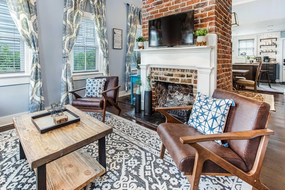 Southern Charm by Lucky Savannah House in Savannah