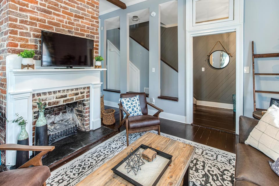 Southern Charm by Lucky Savannah House in Savannah