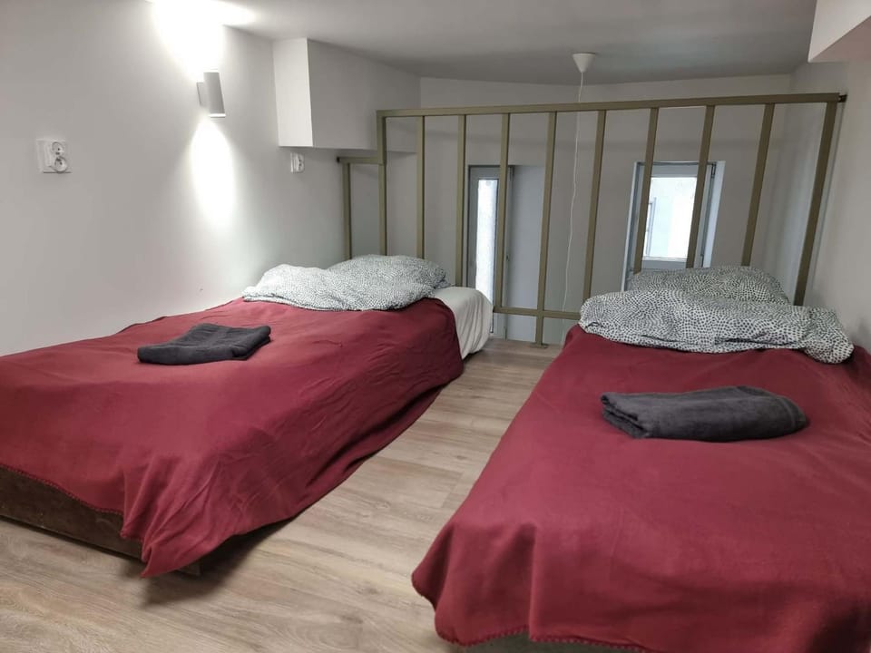 Struga 6-8 os, antresola, by City Host Apartment in Masovian Voivodeship