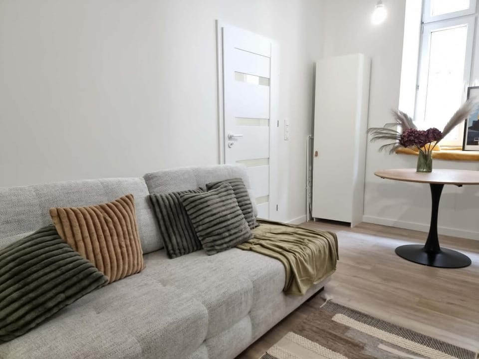 Struga 6-8 os, antresola, by City Host Apartment in Masovian Voivodeship