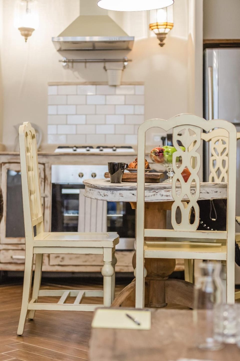 Kitchen or kitchenette, Dining area, stove