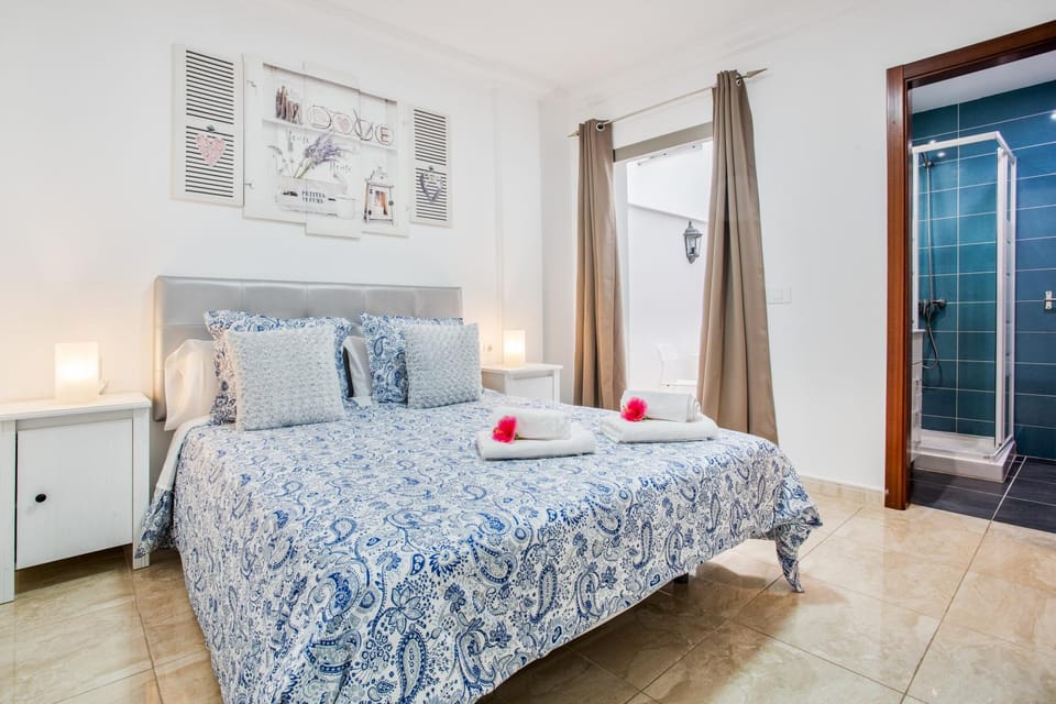 Living room, Bedroom