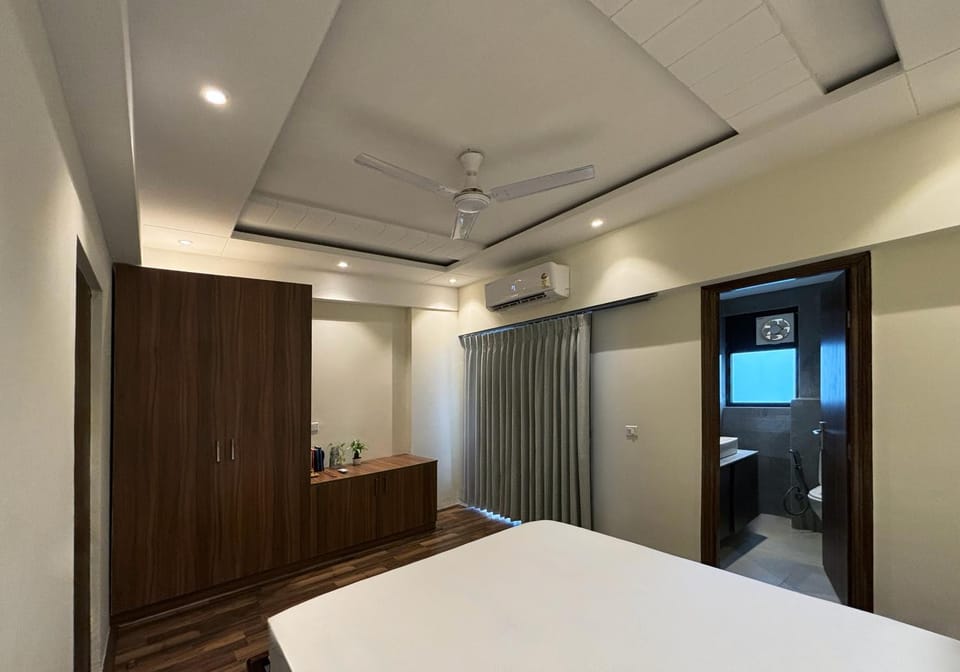 Bed, Photo of the whole room, Bedroom, Garden view, Supermarket/grocery shop, wardrobe, washing machine, air conditioner