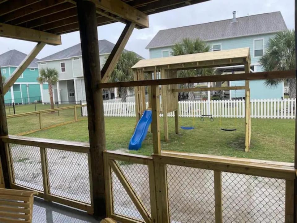 Beautiful house, Sleeps 14! Pet&kid friendly! House in Bolivar Peninsula