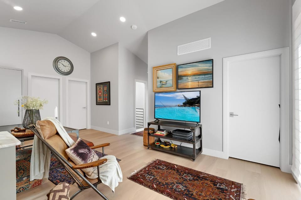 TV and multimedia, Seating area, Evening entertainment
