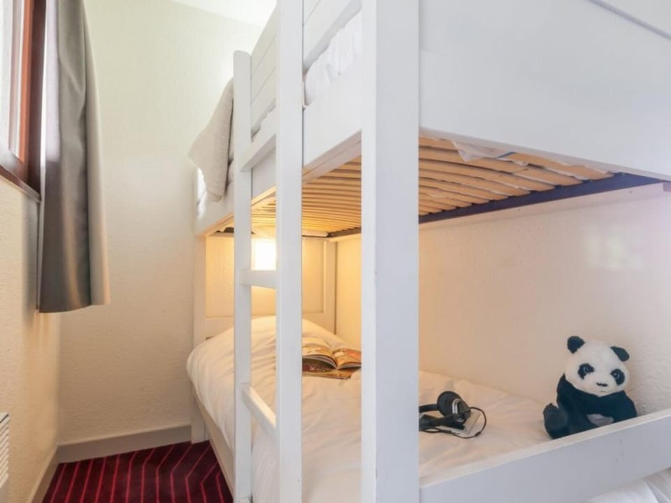 Photo of the whole room, Bedroom, bunk bed