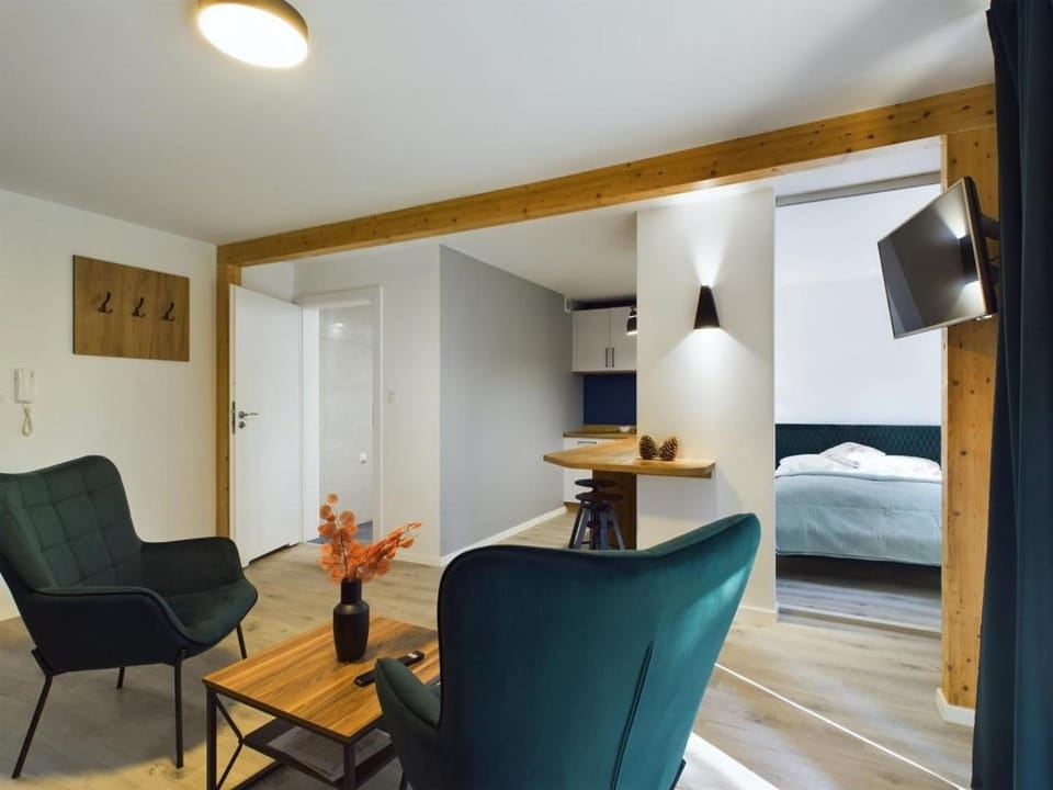 Bed, TV and multimedia, Living room, Photo of the whole room, Seating area, Dining area, Bedroom, wardrobe