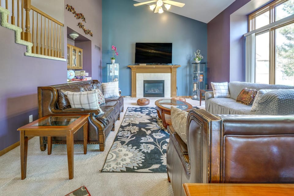 Pet Friendly Getaway: Grill, Patio, Fire Pit, Yard House in Lake Erie