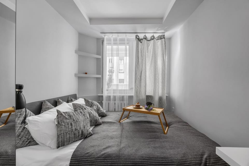 Bed, Living room, Photo of the whole room, Seating area, Bedroom
