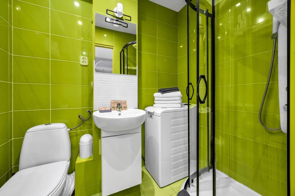 Shower, Toilet, Bathroom, towels