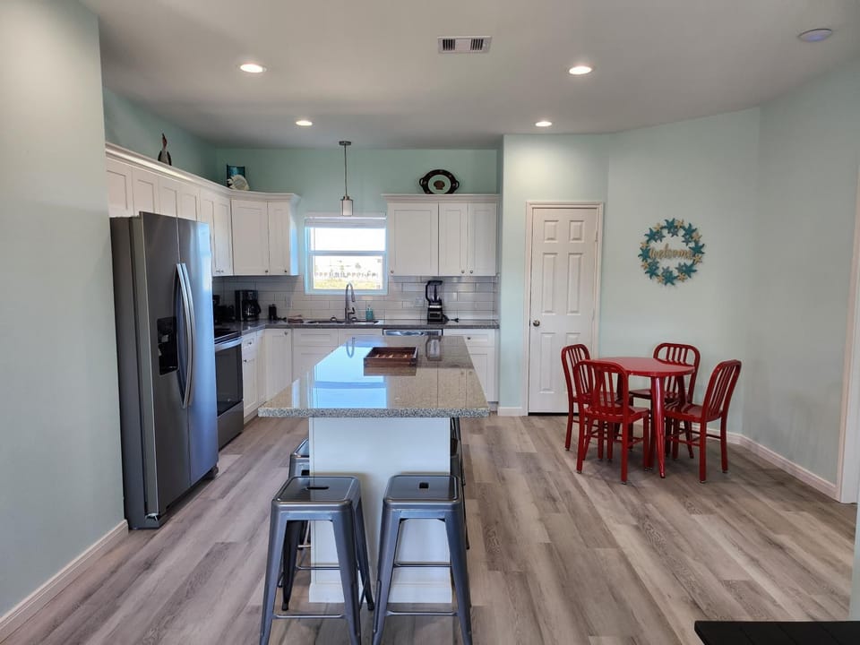 Escape to the beach with pets &kids House in Bolivar Peninsula