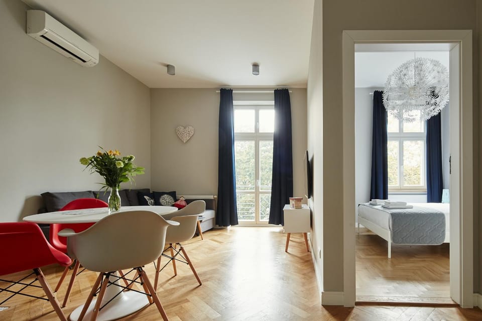 Bed, TV and multimedia, Living room, Bedroom