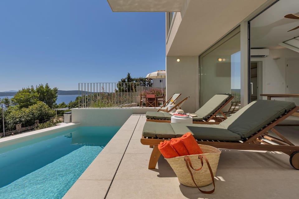 Balcony/Terrace, Swimming pool