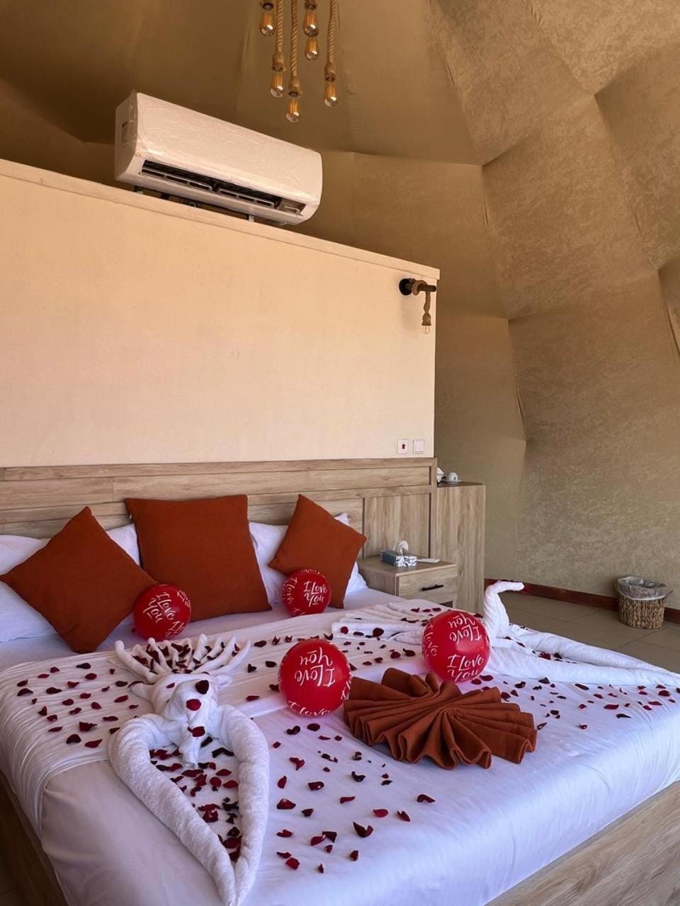 Bed, Photo of the whole room, Bedroom, fireplace, towels, air conditioner
