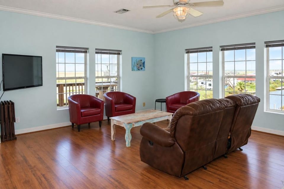 Seahorse Sea - Canal-Front, Private Dock, Walk to Beach, Sleeps 16, Ocean & Bay Views House in Bolivar Peninsula