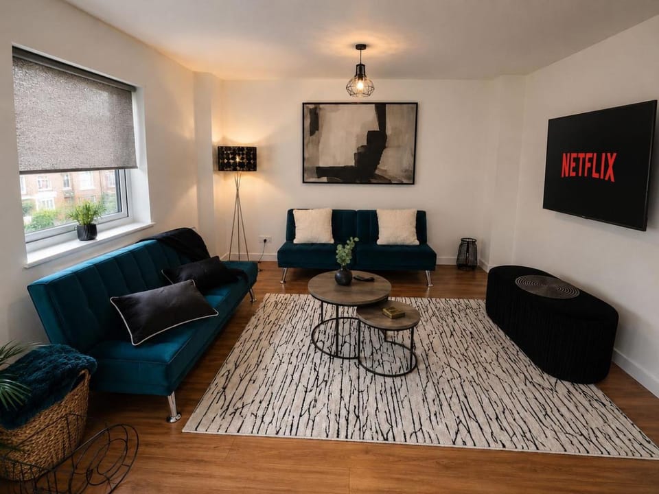 Free Parking Large Balcony Central Location Apartment in London Borough of Hackney