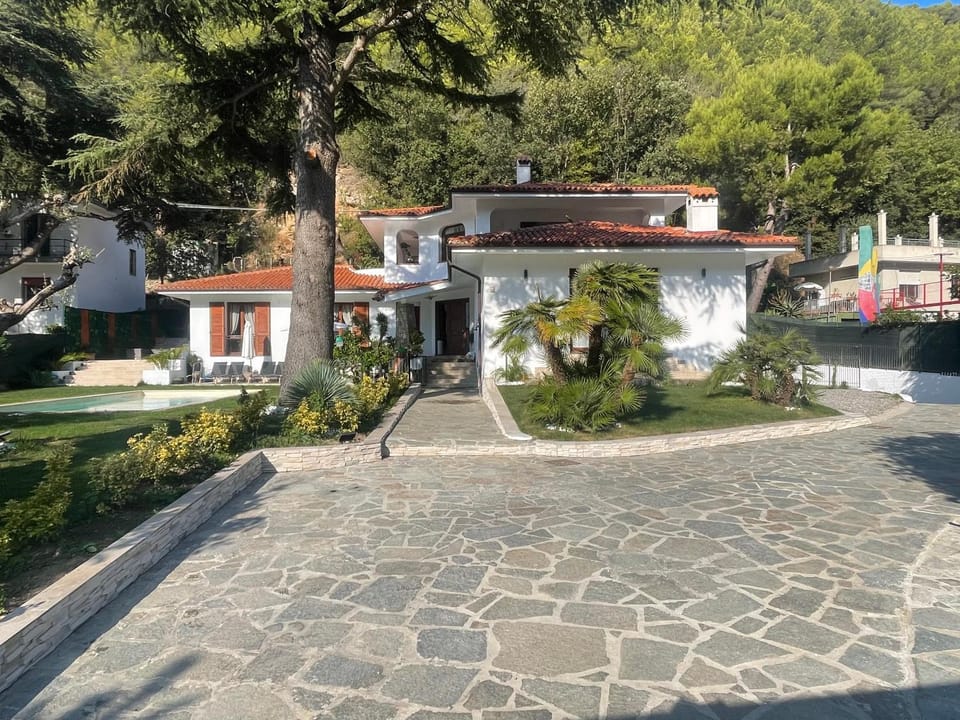 VILLA ROMA Resort Apartment in Liguria