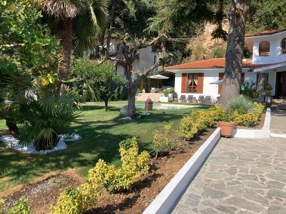 Property building, Spring, Day, Natural landscape, Garden, Garden view