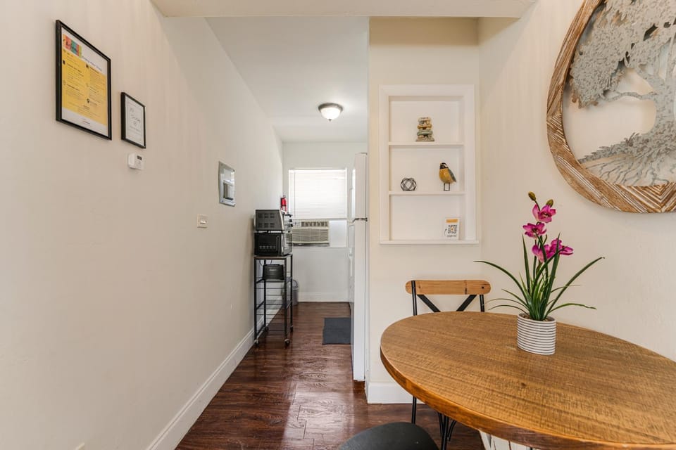 Cute 1BR Apt Walk to Calle 8, Short Drive to Brick Apartment in Brickell