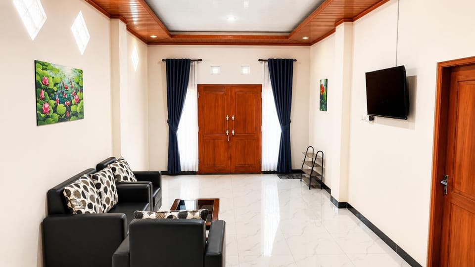 Communal lounge/ TV room, Living room, Seating area