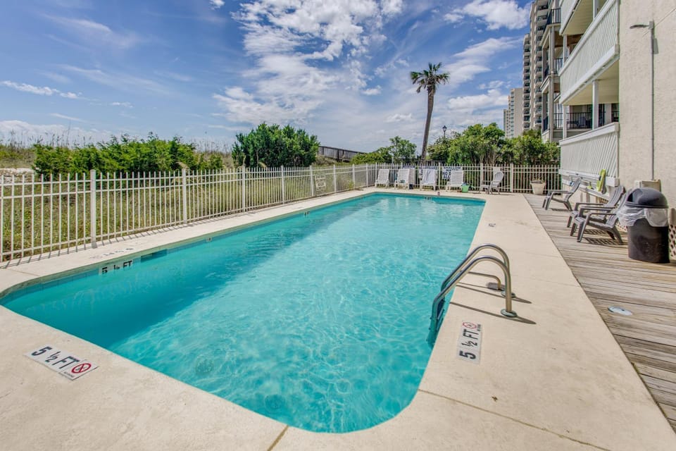 Direct Beach Access! Walkable Condo on Ocean Blvd House in North Myrtle Beach