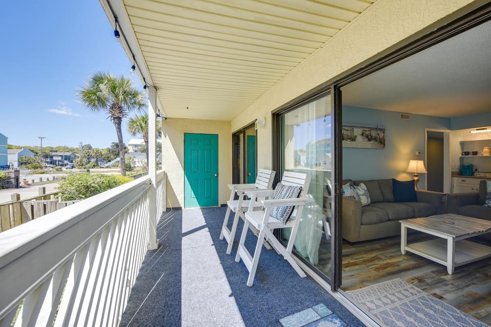 Direct Beach Access! Walkable Condo on Ocean Blvd House in North Myrtle Beach