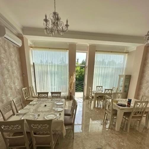 Restaurant/places to eat, Dining area