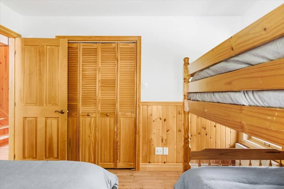 Le Chalet Orange Chalet in Shawinigan