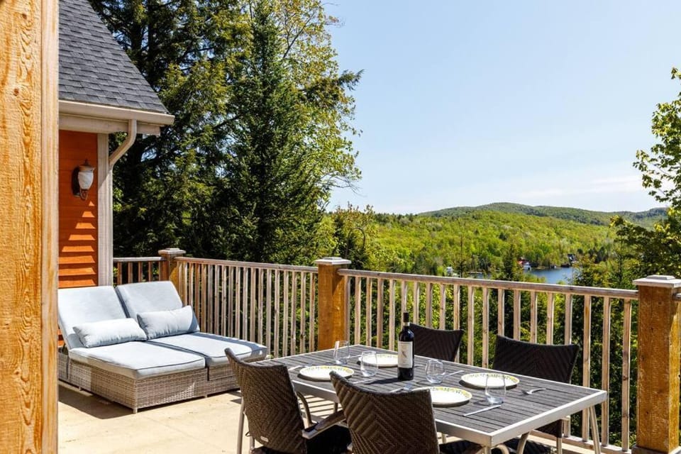 Le Chalet Orange Chalet in Shawinigan