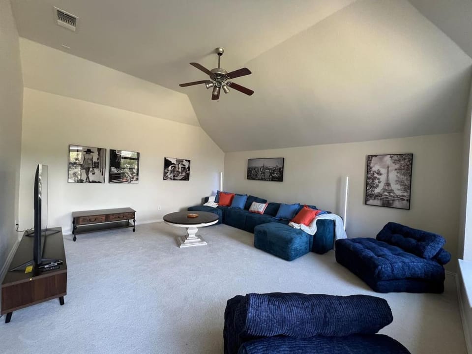 Lovejoy Serenity - Amazing pool, Games, Movie Room House in Allen