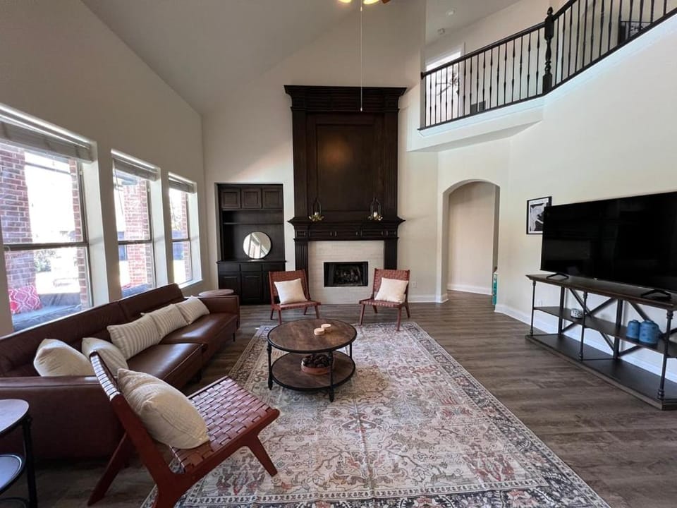 Communal lounge/ TV room, Living room, Seating area