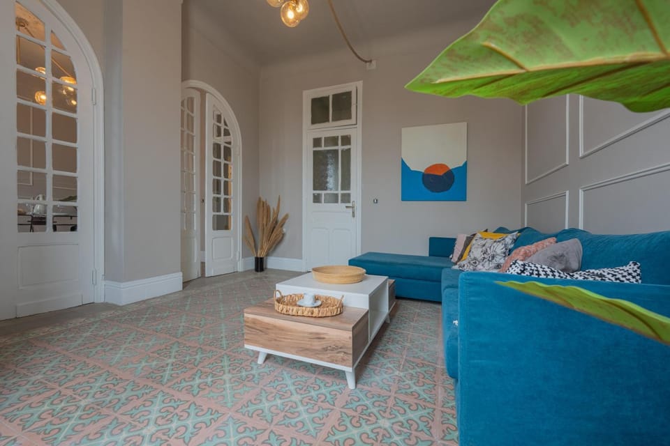 Quiet, volumes and light in downtown Tunis Apartment in Tunis