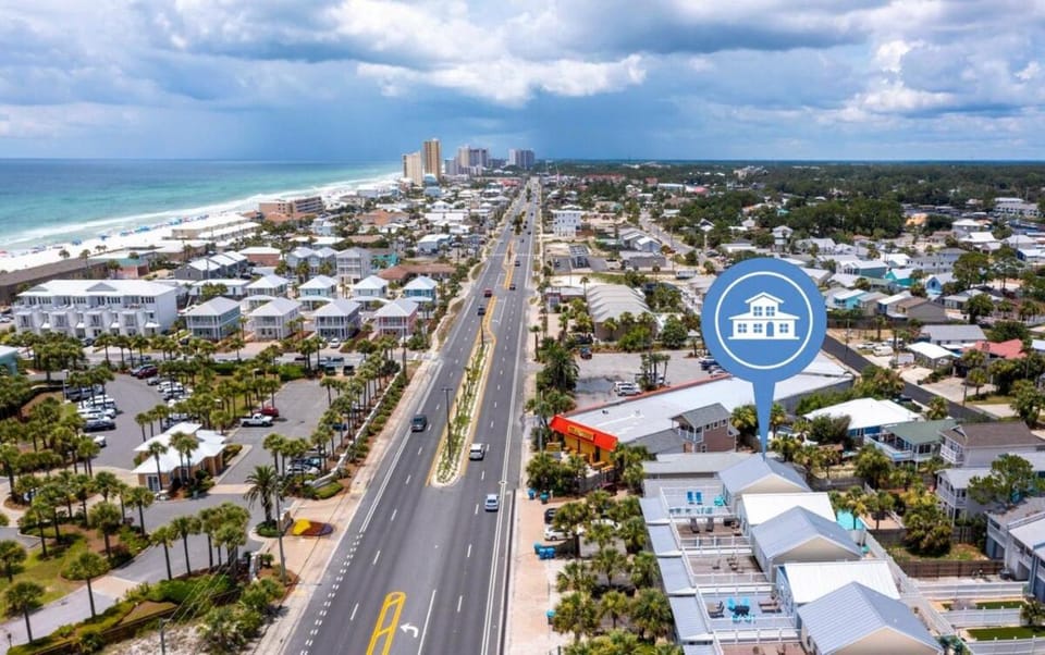 Property building, Day, Neighbourhood, Natural landscape, Bird's eye view, Beach, City view, Sea view, Street view, Location, Parking