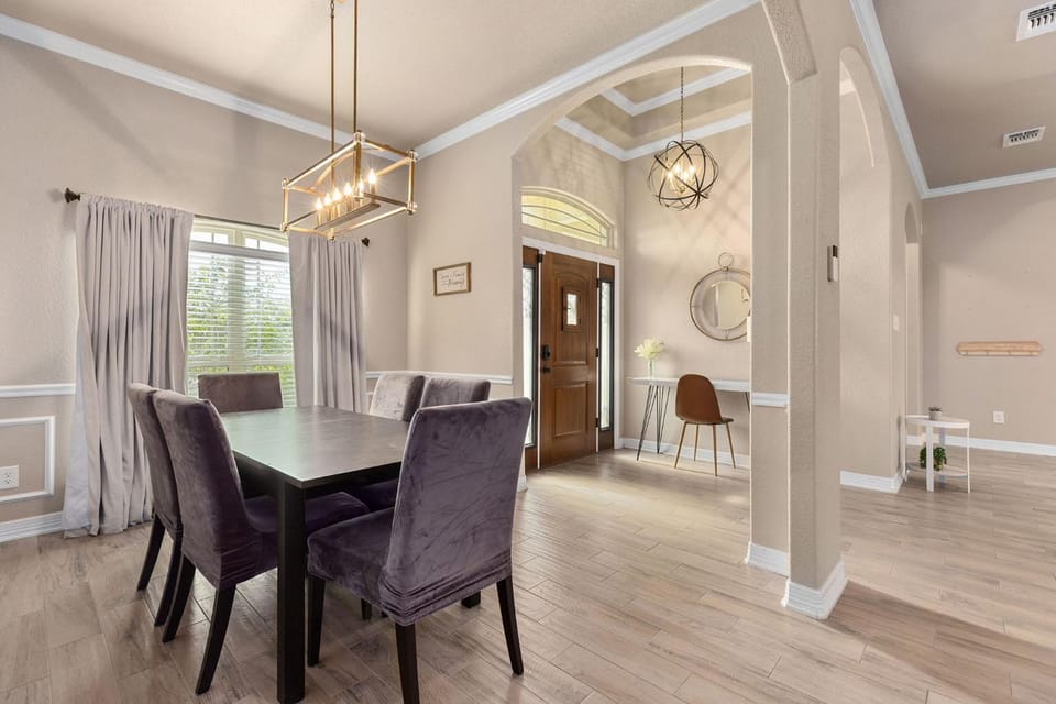 Living room, Seating area, Dining area, air conditioner